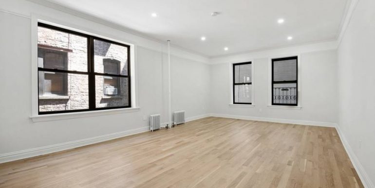 02_575RiversideDr_Apt42_10009_LivingRoom_LowRes