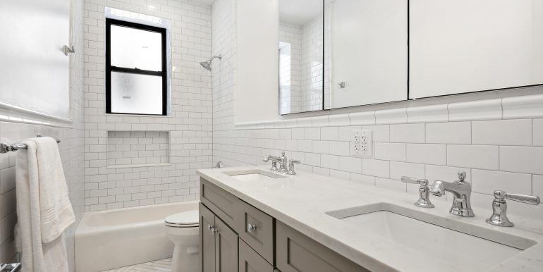 10_575RiversideDr_Apt42_8001_Bathroom_HiRes