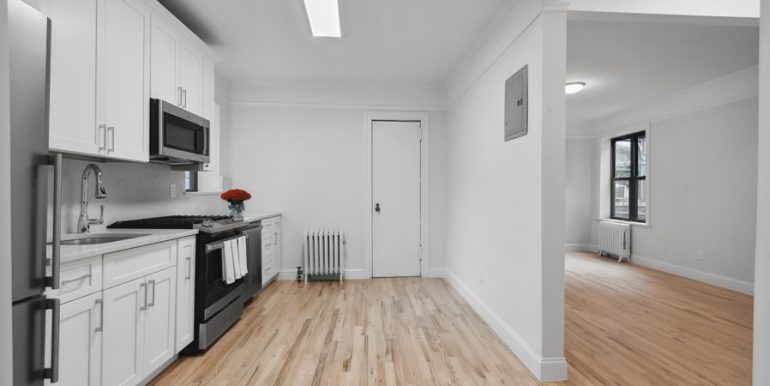 02_575RiversideDr_177001_Kitchen_LowRes