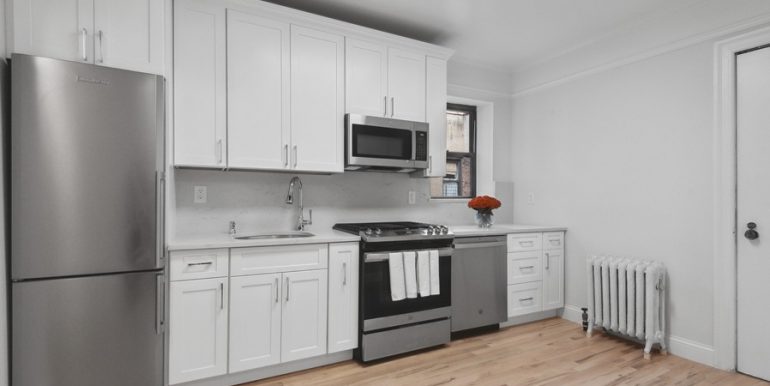 03_575RiversideDr_177002_Kitchen_LowRes