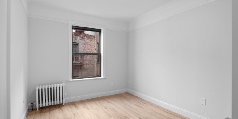 06_575RiversideDr_10_3rdBathroom_LowRes