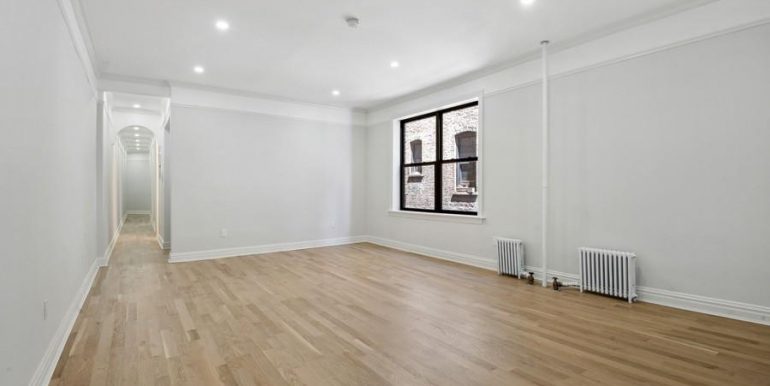 01_575RiversideDr_Apt42_10008_LivingRoom_LowRes