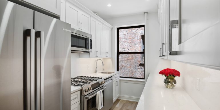 05_575RiversideDr_Apt42_177003_Kitchen_HiRes