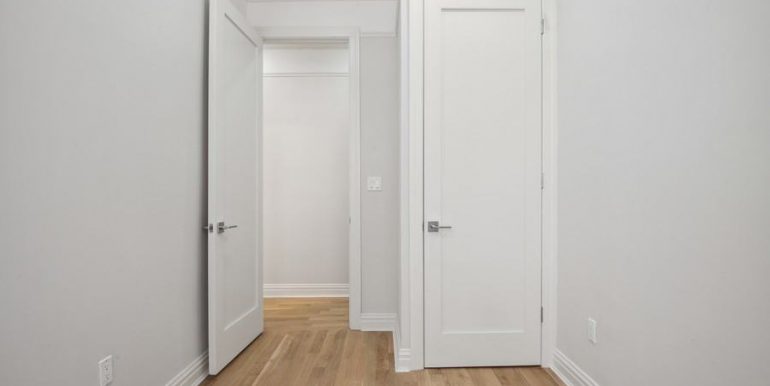 09_575RiversideDr_Apt42_153002_2ndBedroom_LowRes